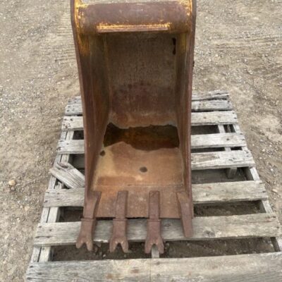 18" John Deere Digging Bucket - Stock #C124